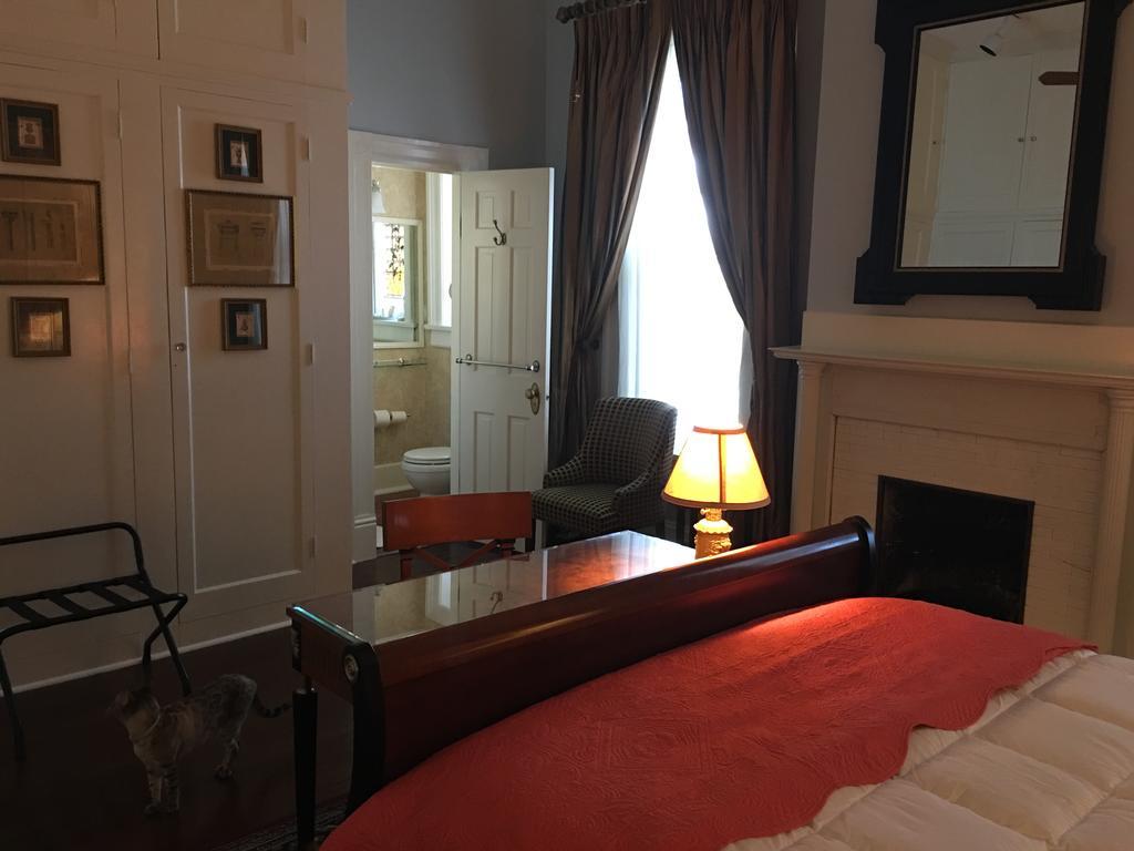 Burke Mansion Bed & Breakfast Мейкън Екстериор снимка